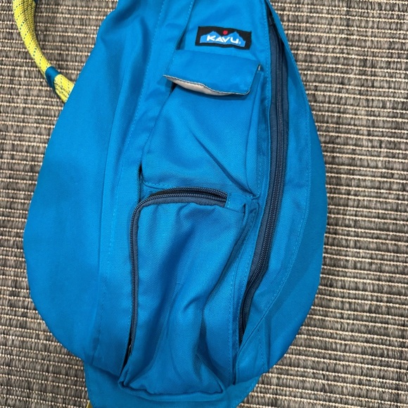 Kavu Original Teal Rope Sling Bag with Yellow Strap - Picture 2 of 6